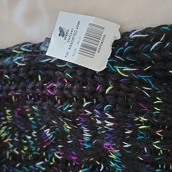 NWT Hat Gloves and Scarf Set - Picture 3 of 5